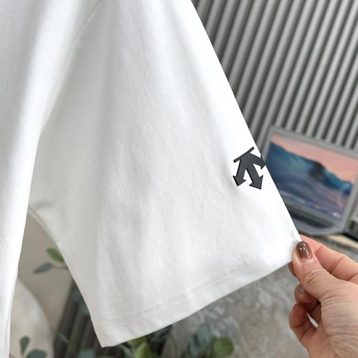 点此购买 迪桑特ALLTERRAIN 81系列男士后背图案印花宽松短袖T恤 qk 343698 商品图11