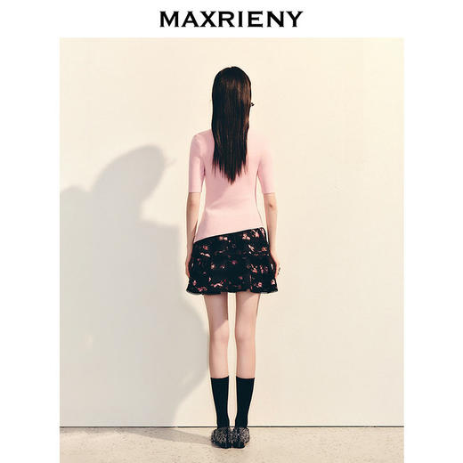 【商场同款-小雏菊系列】MAXRIENY复古简约针织衫黑色修身上衣女(货号:MC86SW025) 商品图3