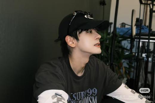 一店d 重磅爆款‼️𝐞𝐦𝐢𝐬棒球帽🧢
这一单 独家！！正宗的原单
两个系列 值得一生推的帽--王🫅！一年四季反复爱上，戴上你就懂什么才是素颜神器，超级修饰脸型 巨显脸小！！ 商品图6