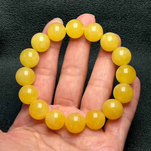 【青山特惠】13.5mm*16颗 精品原矿俄料鸡油黄蜜蜡单圈手串 22.6克 m105 商品图0