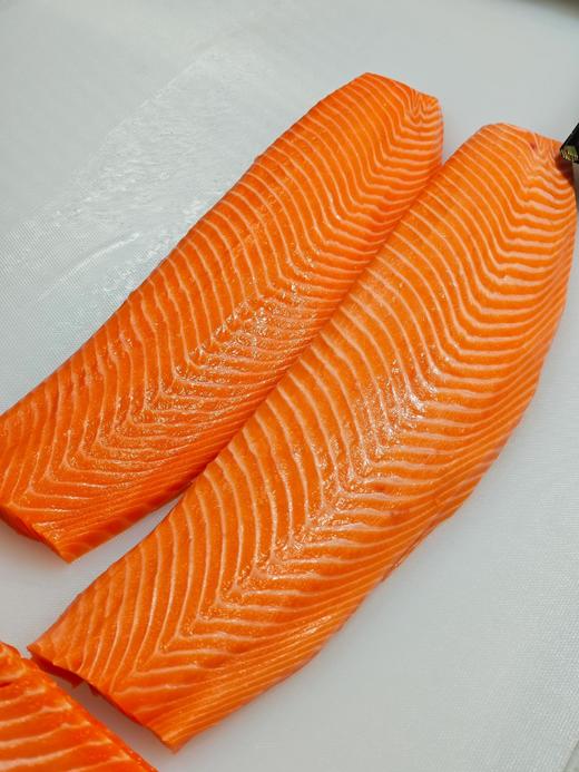 &正宗三文鱼🍣鲜美至极！细腻柔软的肉质，轻轻一抿就在嘴里化开，像奶油一样丝滑～ 商品图3