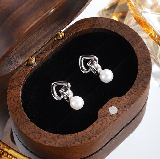 子佩集【怦然珍爱】银S925珍珠惜王妃耳钉【QJED015】双色爱心可打开2602 商品图1