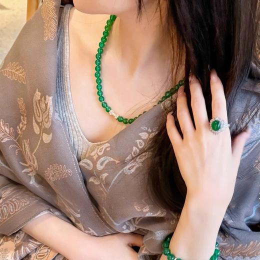 【天然玉髓】大镶钻蛋面戒指 商品图1