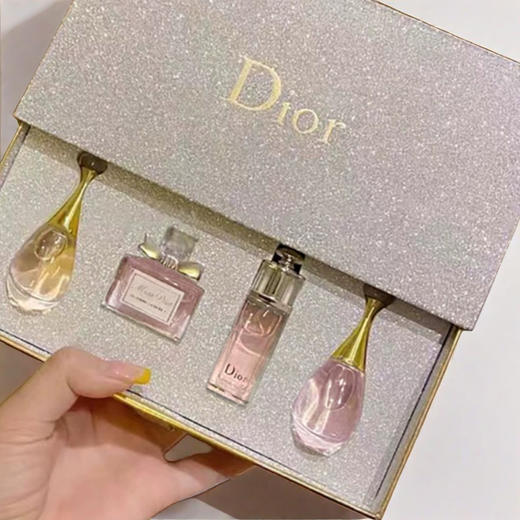 【春季焕新】【香港免税店🇭🇰*赠礼袋】【热销】Dior迪奥银盒香水小样四件套{真我淡香5ml+甜心小姐5ml+粉红魅惑5ml+真我浓香5ml} ·香港直邮 商品图2