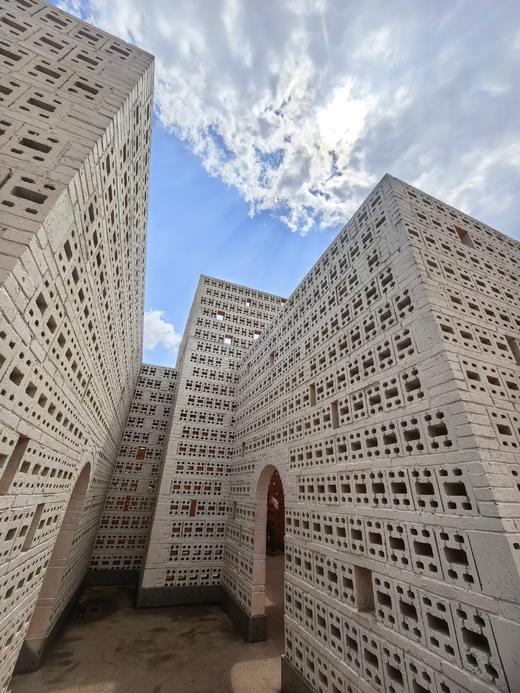 加级寨梨花+阿细祭火节+陶瓦女子祭龙6天：建水蚁工坊、个旧加级寨梨花、陶瓦女子祭龙+弥勒阿细祭火狂欢、东风韵 商品图1