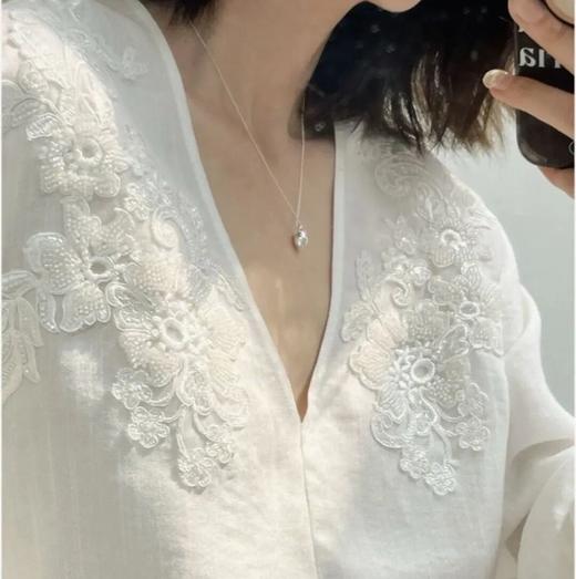 法式刺绣仿苎麻 V领上衣，重工精致刺绣， V领宽松设计，舒适优雅 。【5-7天发货】 商品图8