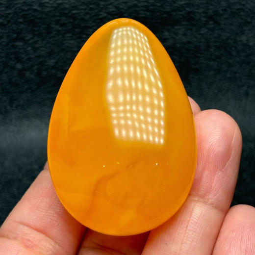 【青山特惠】精品原矿俄料鸡油红蜜蜡水滴吊坠，17.8g m142 商品图3