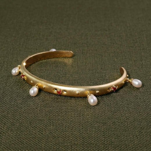 含晖·玲珑系列-镂空珍珠手镯 商品图3