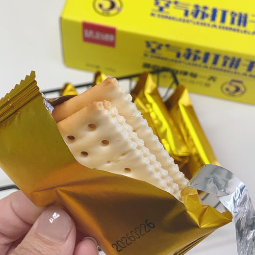 😍被同事追着要链接的【空气苏打饼干】！🌟 一口下去，直接被惊艳到！👏那酥脆的口感，仿佛每一口都咬在了云朵上，轻盈又蓬松 🔥空气苏打饼 商品图5