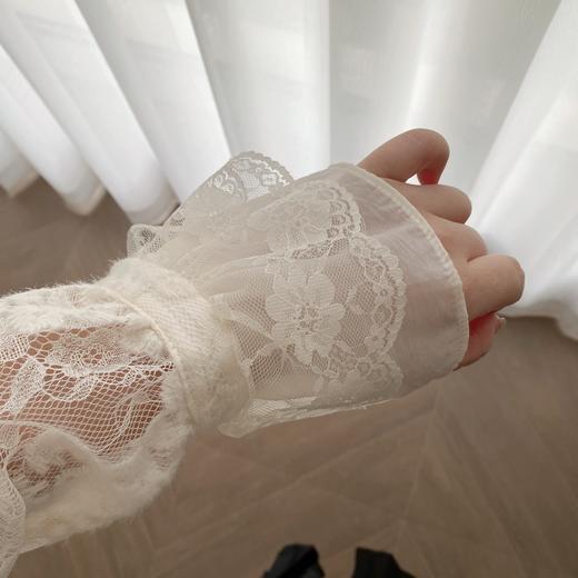 直发【3350】水溶蕾丝~法式温柔风钩花丝拼接V领衬衫 商品图4