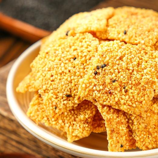 漠漠有礼·粗粮谷粒锅巴😋😋精选玉米糁（添加量≥70%）、黄小米、藜麦、奇亚籽等多种谷物，搭配亚麻籽与黑芝麻，配料干净纯粹 商品图1