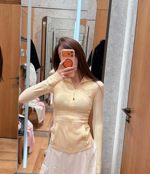 点此购买 lulu露露 Define系列Nulu面料女士金标拉链运动夹克外套 LL 343888 商品图3