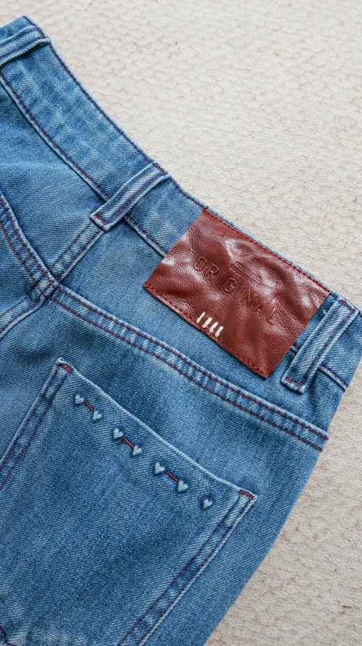 百搭刚需|经典显瘦直筒牛仔裤 商品图3