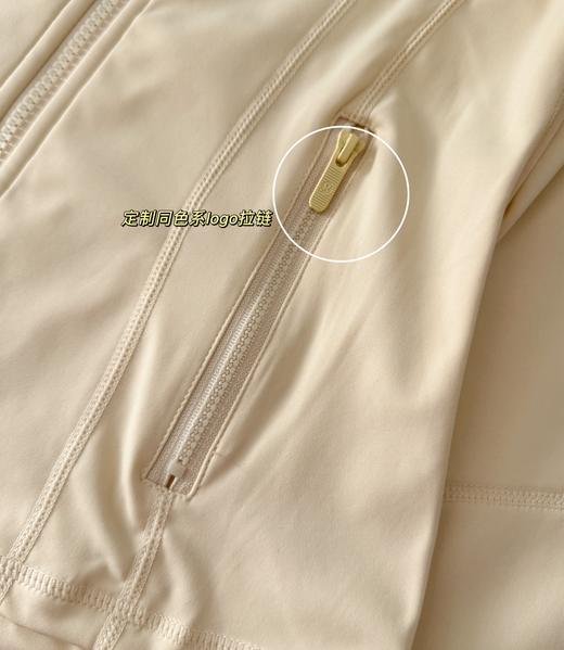 点此购买 lulu露露 Define系列Nulu面料女士金标拉链运动夹克外套 LL 343888 商品图13