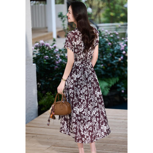 轻法式度假风"朗姆酒红" 苎麻天丝 米思阳2026夏新品复古印花小包袖A摆系腰连衣裙6149 商品图3