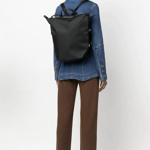 一店d 珑骧Le Pliage Energy 32系列双肩 把法式优雅背在身上了 极简的精致与随性 这只双肩包真的太好背了 它家经典的环保尼龙材质 轻到像没背东西 轻、能装、耐造！ 商品图2