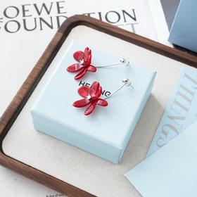 何方 2026萌趣新年系列 绽放红鸢尾耳环