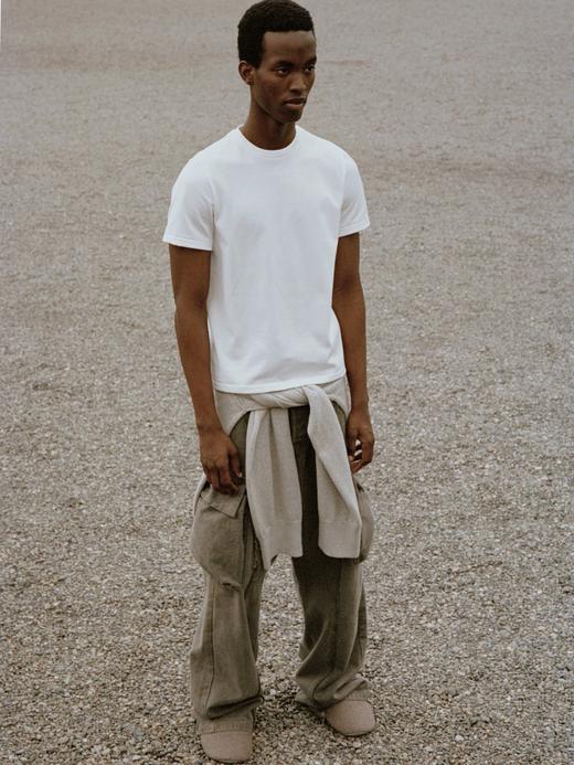 点此购买 lulu露露春夏男士扭缝剪裁运动休闲纯色短袖T恤 tuo 343900 商品图5