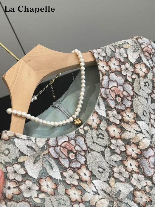 天猫同步【浪漫莫奈花园】拉夏贝尔/La Chapelle高端轻奢！简约花朵小众设计短袖长裙泡泡袖修身小裙 商品图7