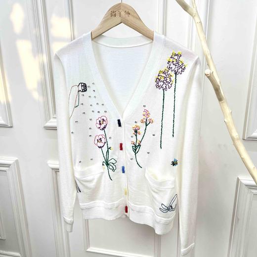 闲趣时光~V领重工彩绘立体刺绣提花6A级白厂丝 羊 毛开衫女 商品图3