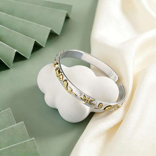 【宏艺珠宝】锦鲤戏莲·足银手串 商品图3