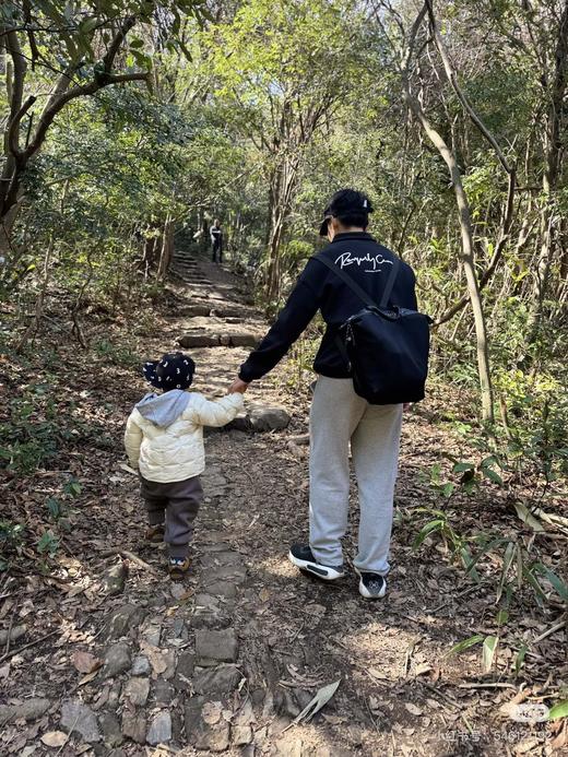 一店d 珑骧Le Pliage Energy 32系列双肩 把法式优雅背在身上了 极简的精致与随性 这只双肩包真的太好背了 它家经典的环保尼龙材质 轻到像没背东西 轻、能装、耐造！ 商品图6