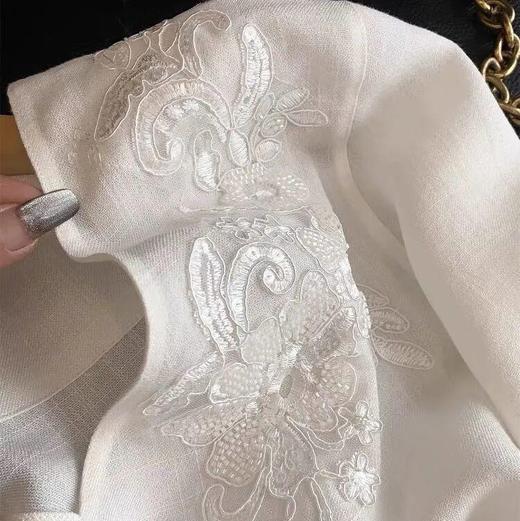 法式刺绣仿苎麻 V领上衣  重工精致刺绣  舒适优雅 商品图3