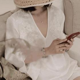 法式刺绣仿苎麻 V领上衣  重工精致刺绣  舒适优雅