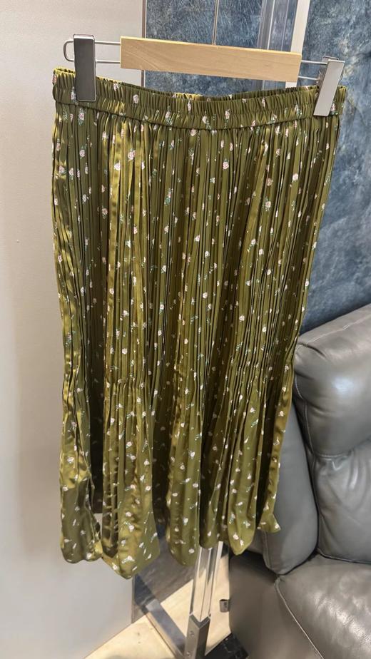 F033116春夏新款时尚休闲百搭橄榄绿碎花压褶高腰A字大摆廓形半身裙 商品图4