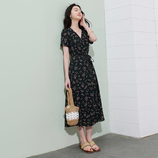 三彩2026夏季新款碎花连衣裙法式V领收腰A字裙长裙优雅S 商品图3
