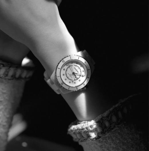 孤品特价   重磅推荐  瑞士原机芯  J12陶瓷腕表   不t换！   33mm 石英女表 商品图1