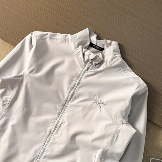 F033143春夏季新款户外防风防雨刺绣防风休闲日常软壳立领夹克长袖外套 商品图7