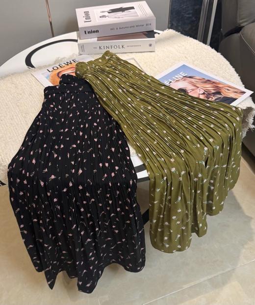 F033116春夏新款时尚休闲百搭橄榄绿碎花压褶高腰A字大摆廓形半身裙 商品图3