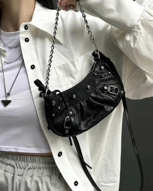 巴黎世家 LE CAGOLE  mini 黑银 羊皮 链条 斜挎包 商品图4