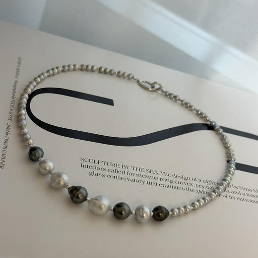 纯海水珍珠巴洛克，澳白+大溪地+akoya，
巴洛克有天然的生长纹路。但是更显得天然，喜欢。 商品图5