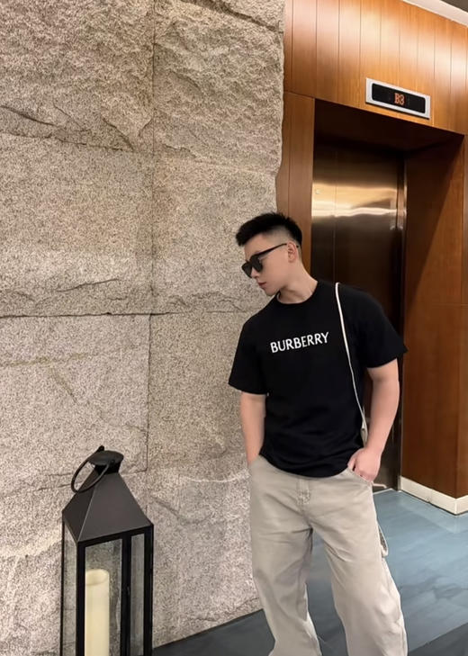 巴黎世家 26SS字母标识印花T恤 男女同款 黑色（DY） 商品图2