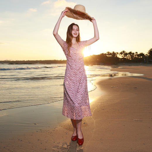 三彩独醒2026夏季新款波点连衣裙V领收腰A字裙长裙法式F 商品图1