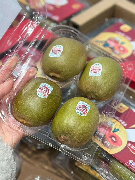 佳沛宝石红奇异果全新上市啦！
富含花青素小红果，当季限量！口感水润多汁，富有天然莓果香气·果肉细腻，层次丰富！果肉颜色由果芯至果皮均呈现鲜红色，极富食欲 商品图7