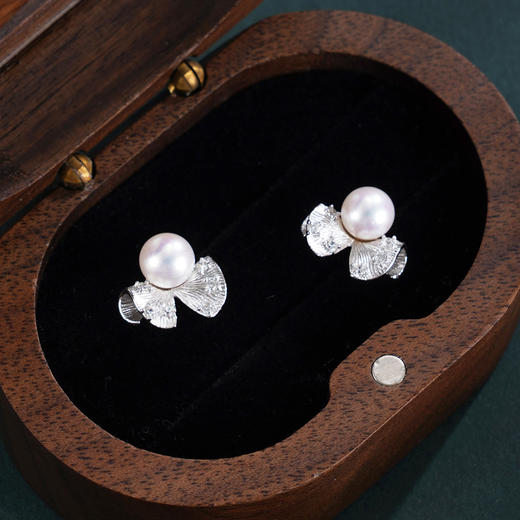 子佩集【小回旋曲】银S925珍珠惜王妃耳钉【E4976】双色蝴蝶结2602 商品图0