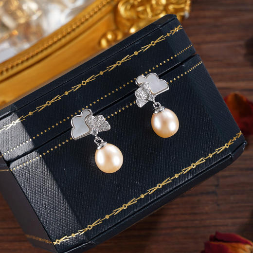 子佩集【幸好相遇】银S925珍珠惜王妃耳钉【E3913】双色银杏叶2602 商品图0