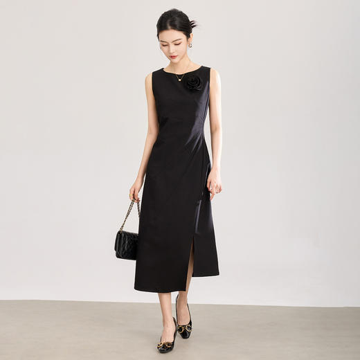 「高货wl」全新升级【铂金会员349/天猫469/差价120】(05523)洛诗琳设计感斜裁背心连衣裙2026夏季花朵胸针显瘦收腰裙 商品图0