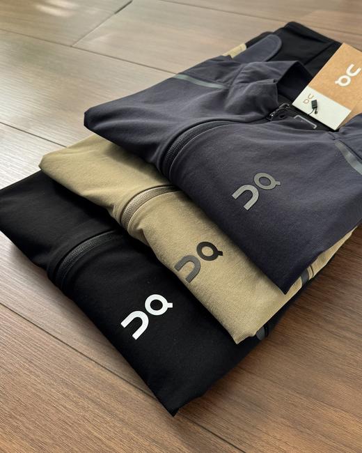 点此购买 on昂跑春夏男女款户外轻量多功能马甲 md 343891 商品图8