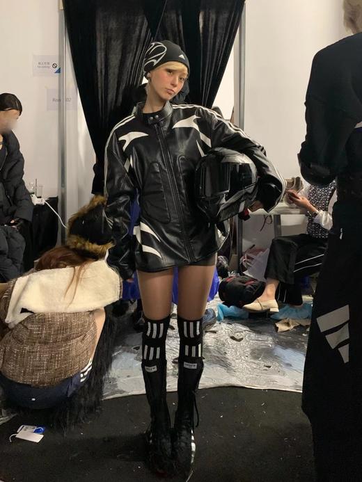 F033138春夏季新款复古舒适亲肤男女同款立领宽松拉链夹克机车皮衣外套 商品图11