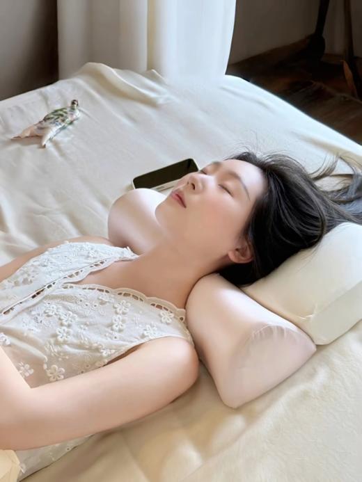 颈椎枕界的 “黑马”cici berry零压记忆牵引枕5.0 商品图3