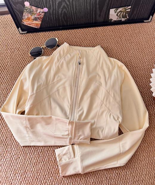 点此购买 lulu露露 Define系列Nulu面料女士金标拉链运动夹克外套 LL 343888 商品图12