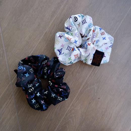 直发【发两只】 发圈界的“顶流”自带富家千金既 驴家同款三彩发圈 商品图8