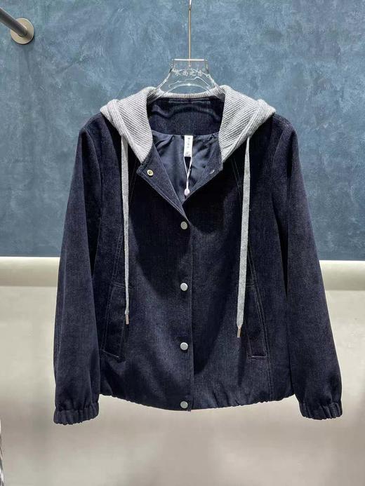 64W832春上新 短款连帽外套 商品图3