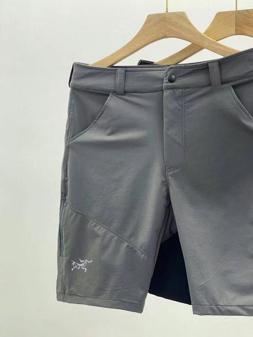 F033189夏季新款吸湿排汗透气男子轻量户外梭织软壳短裤五分裤 商品图3