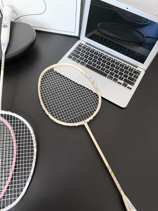 原单正品露露碳素单羽毛球拍
球拍拉线磅数在25-30磅左右，击球更清脆！五个色 商品图11