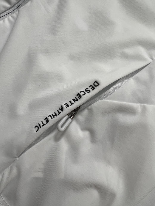 点此购买 迪桑特春秋季女款连帽防晒外套 kad 343868 商品图11